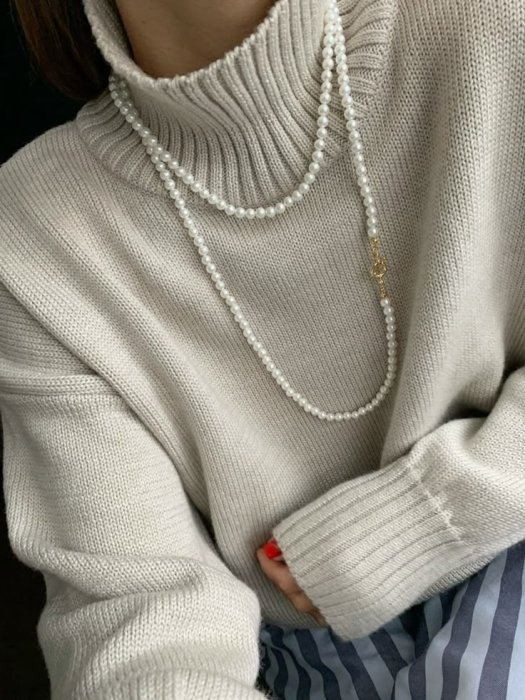 Модный образ со свитером - фото