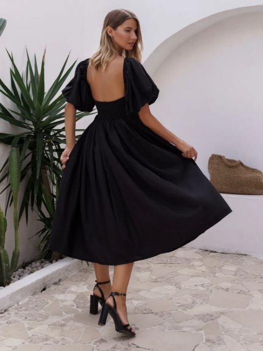 Чорна сукня з пишними рукавами
