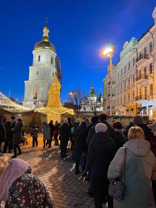 На Софиевскую площадь вернули скандальную шляпу, снятую с новогодней елки (ФОТО) - фото №1