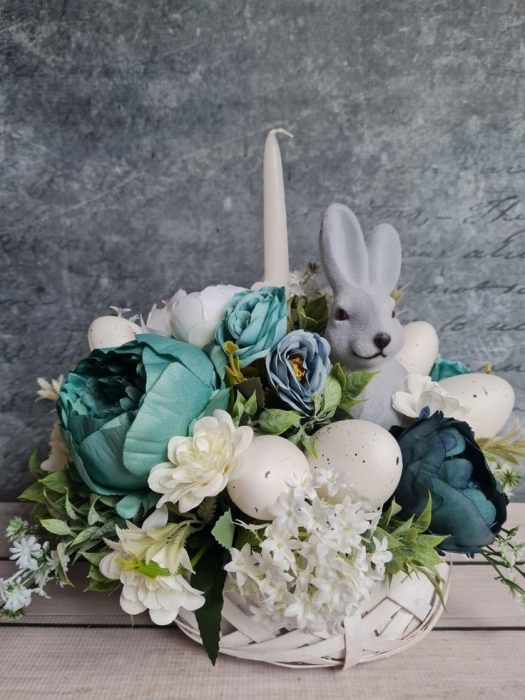 Підсвічник на Великдень із зайцем і блакитними квітами, фото