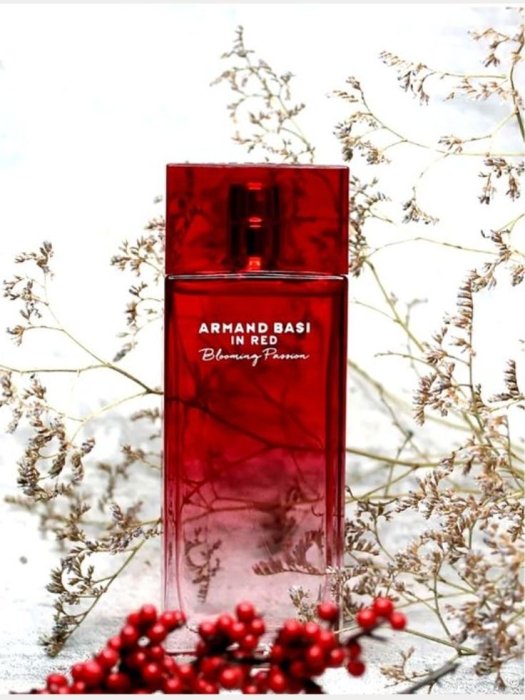 Модные духи в красном флаконе