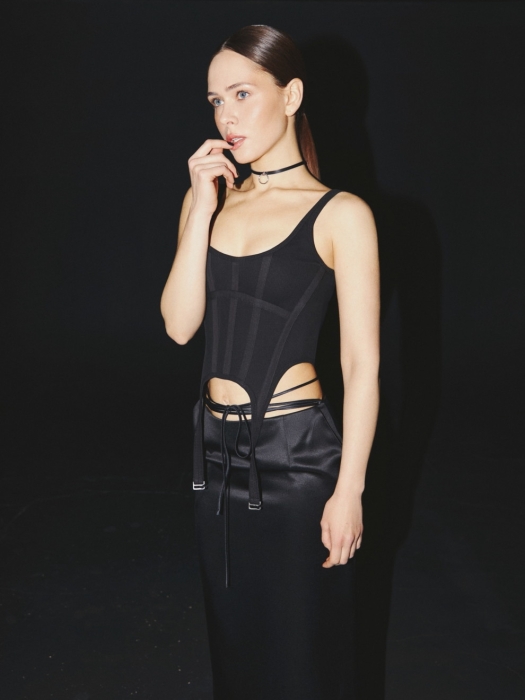 В соблазнительных корсетах и неоновых колготках: Юлия Санина снялась для Vogue (ФОТО) - фото №3