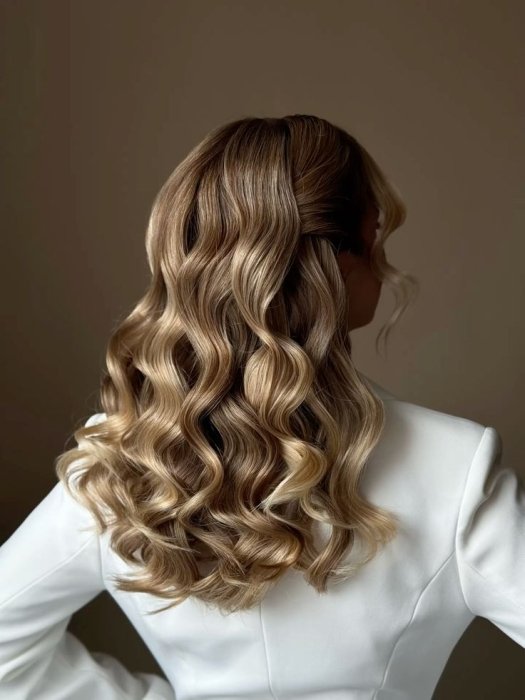 Красиві зачіски на 1 вересня для вчительки