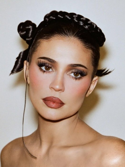 Новогодний макияж Кайли Дженнер, фото