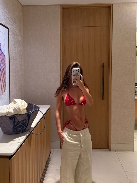 Парфільєва купила айфон 17 про макс