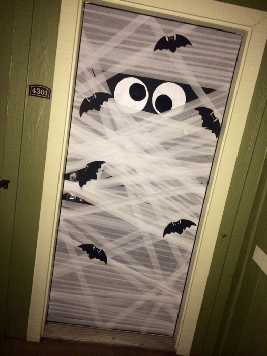 Найстрашніші двері та вікна: прикрашаємо оселю до Хелловіну 2023 (ФОТО) - фото №2