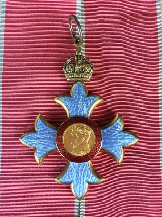 Визажист Пэт Макграт получила титул Дамы-командора ордена Британской империи - фото №2