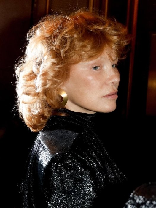 Памела Андерсон изменила цвет волос на рыжий