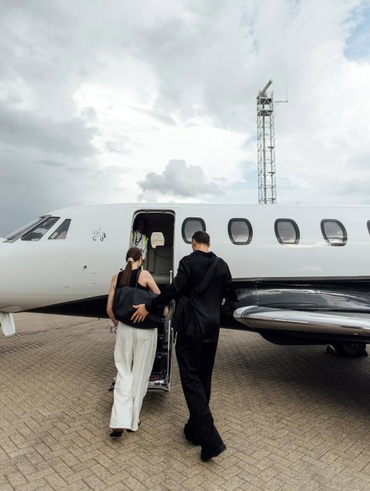 Александр Усик показался за границей