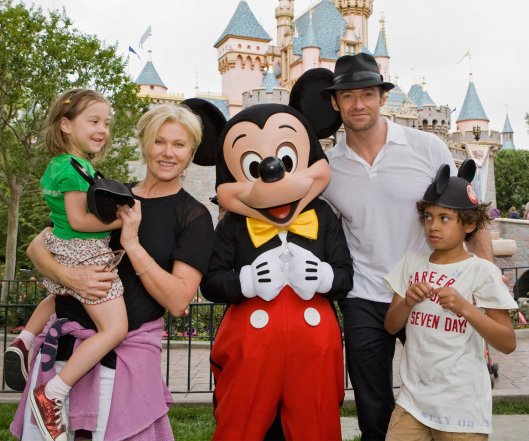 Гью Джекман и Деборра-Ли Фернесс усыновили детей