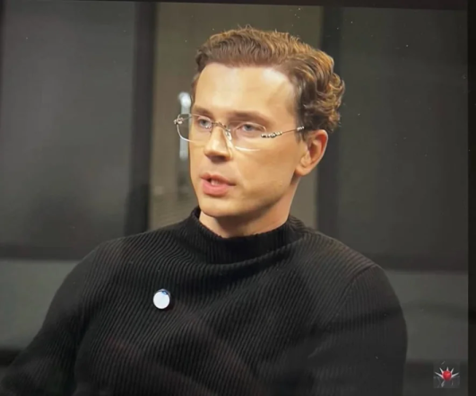 Украинского ведущего перепутали с Галкиным из-за нового стиля