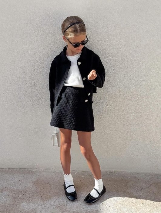 Стильные образы для девочек в школу.