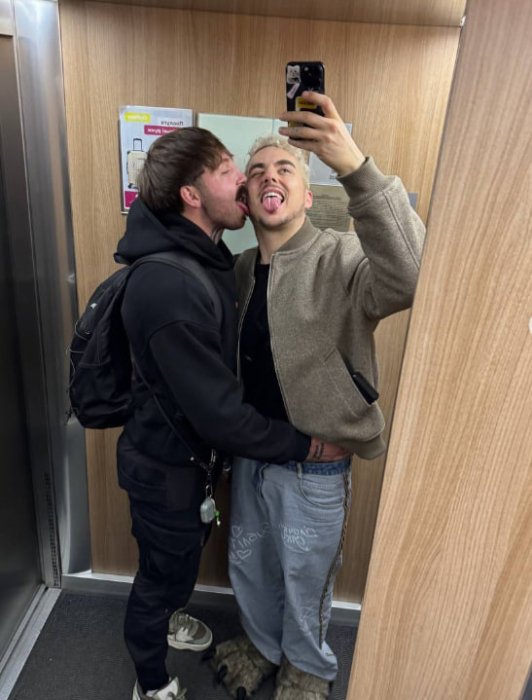 Меловин поделился новыми фото с женихом после резонансных помолвок