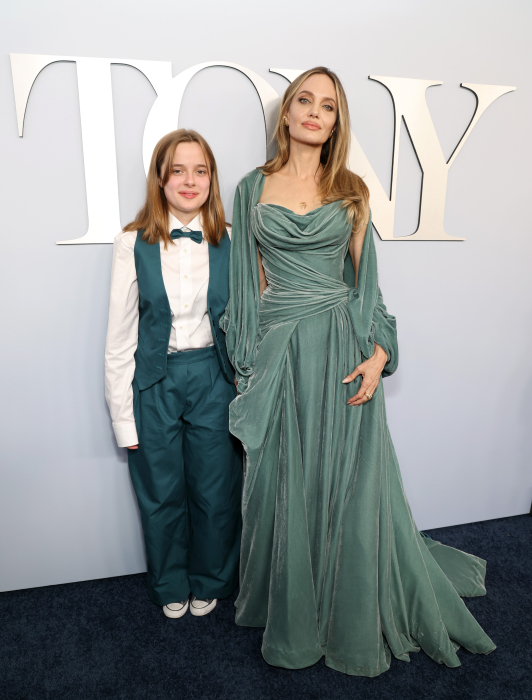 Tony Awards 2024 – образ Анджелины и Вивьен Джоли
