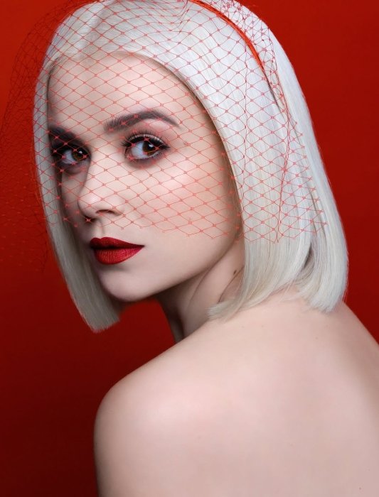 Где родилась Мика Ньютон, фото