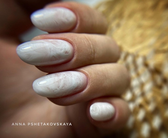 Мраморные ногти: лучшие варианты для летнего маникюра 2023 (ФОТО) - фото №1