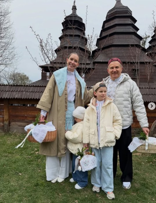 Как украинские звезды святят пояса, фото