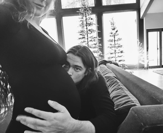Дочь Брюса Уиллиса и Деми Мур впервые станет мамой (ФОТО) - фото №2