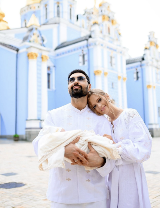 Віталій Козловський показав нові кадри з хрещення сина