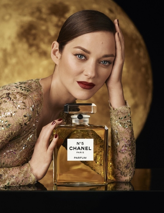 Луна, любовь и Марион Котийяр. Смотрите волшебную рекламу парфюма Chanel №5 (ФОТО+ВИДЕО) - фото №1