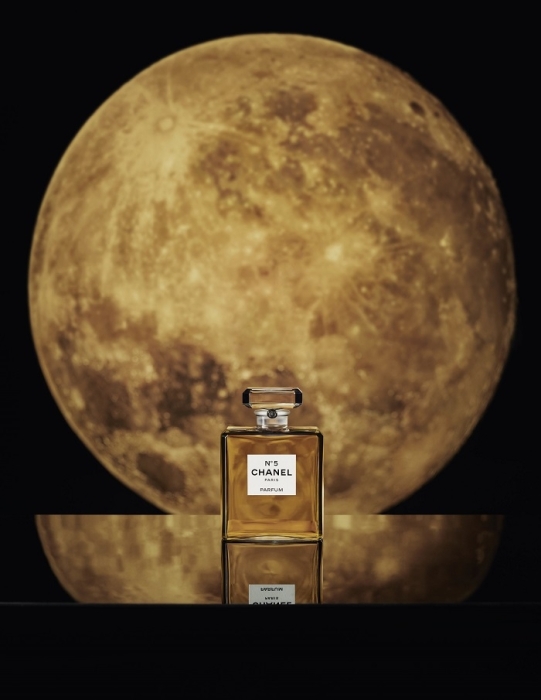 Луна, любовь и Марион Котийяр. Смотрите волшебную рекламу парфюма Chanel №5 (ФОТО+ВИДЕО) - фото №3
