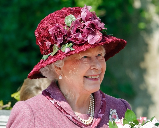 Знаковые шляпки королевы Елизаветы - фото №5