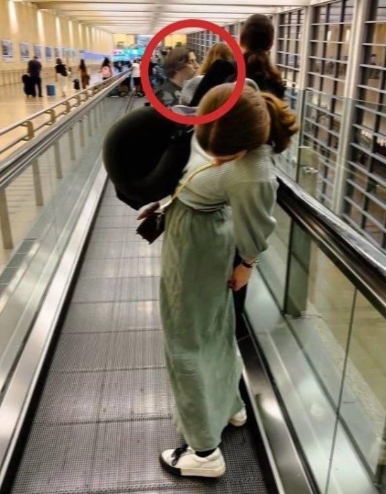 Галкина и Пугачеву заметили в израильском аэропорту после массированной бомбардировки страны. Выехала ли пара за границу? (ФОТО) - фото №1