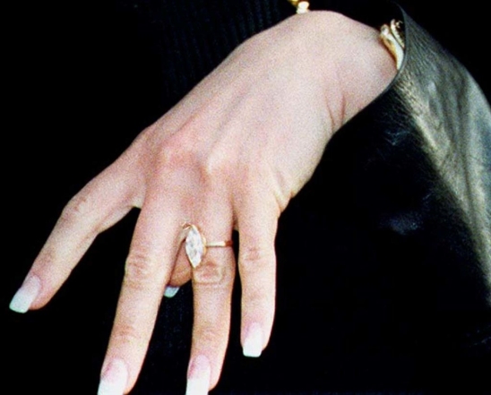 Не в деньгах счастье, а в бриллиантах! 5 самых роскошных колец Виктории Бекхэм, которые подарил ей муж - фото №1