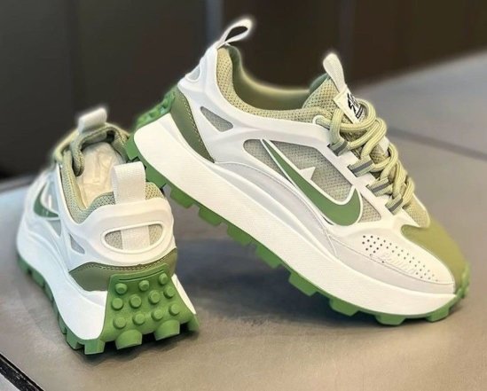 Моделі взуття, що порушують пропорції мініатюрних жінок