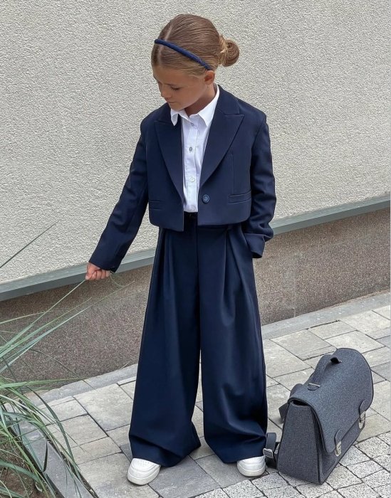 Стильные образы для девочек в школу.