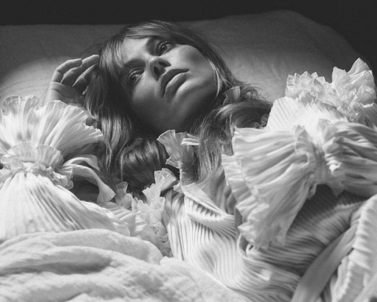 Звезда "Отряда самоубийц" Марго Робби украсила обложку британского Vogue (ФОТО) - фото №4