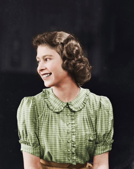 Королева Великобритании: смотрите, как Елизавета II выглядела в молодости (ФОТО) - фото №1