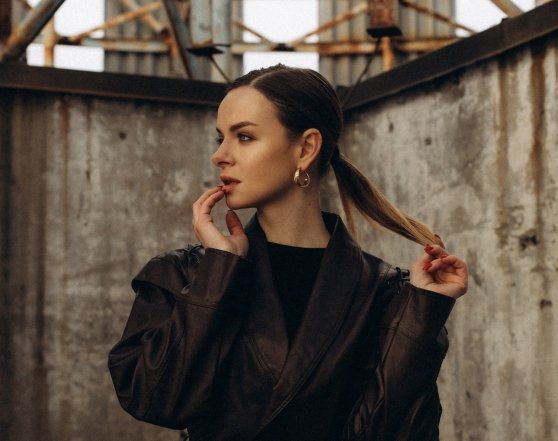 KARINA из "Киев днем и ночью" — новая песня "Пока" о внутренних сомнениях — слушать онлайн