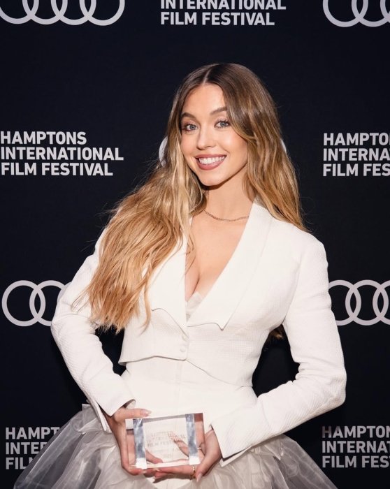 Делала ли Сидни Свиньи пластические операции: мнение хирурга о ее носе и асимметрии глаз