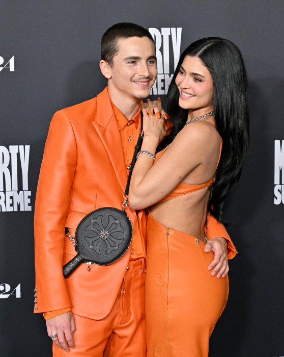 Кайли Дженнер и Тимоти Шаламе вышли в свет в парных образах — фото