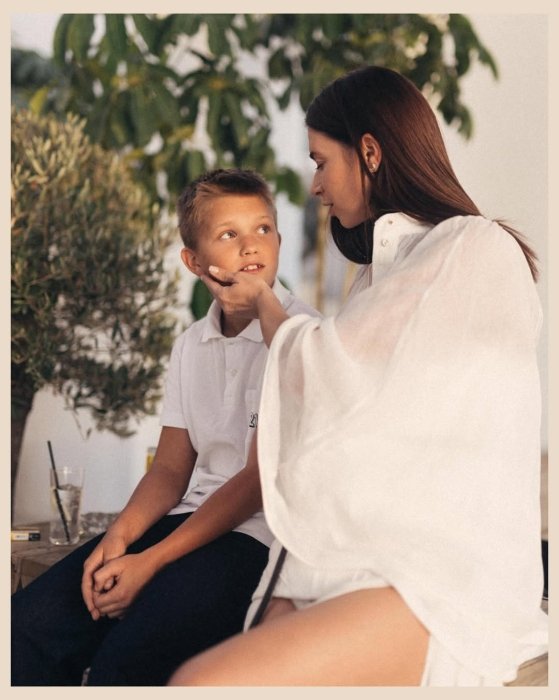 Дружина Усика показала дітей чоловіка і привітала зі святом - фото