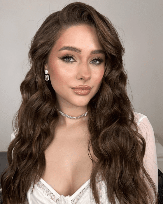 Легкие локоны на выпускной, фото