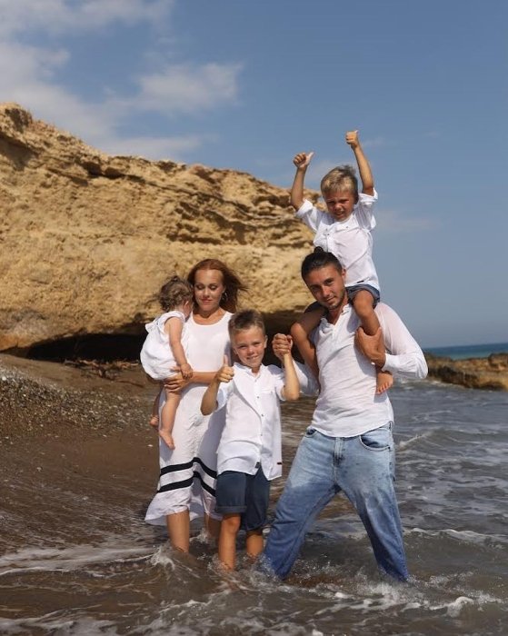 Тарас Тополя, Олена Тополя і діти - співак з Антитіл подав заяву до суду на розлучення