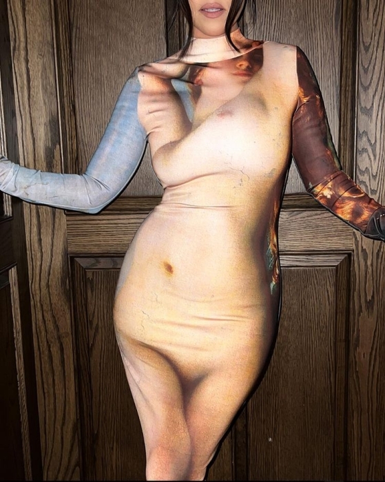 "Самое уродливое платье в истории": Кортни Кардашьян раскритиковали за "голый" наряд - фото №2