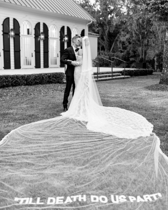 Джастин Бибер и Хейли Бибер трогательно поздравили друг друга с годовщиной свадьбы (ФОТО) - фото №1