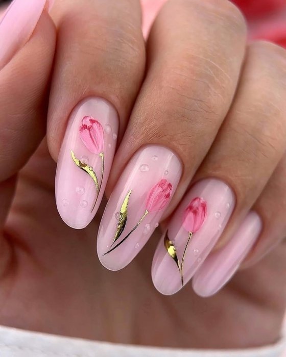 Самые модные ногти на весну 2026 года — в тюльпаны