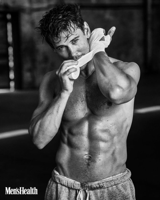 Остін Батлер знявся для відомого чоловічого журналу