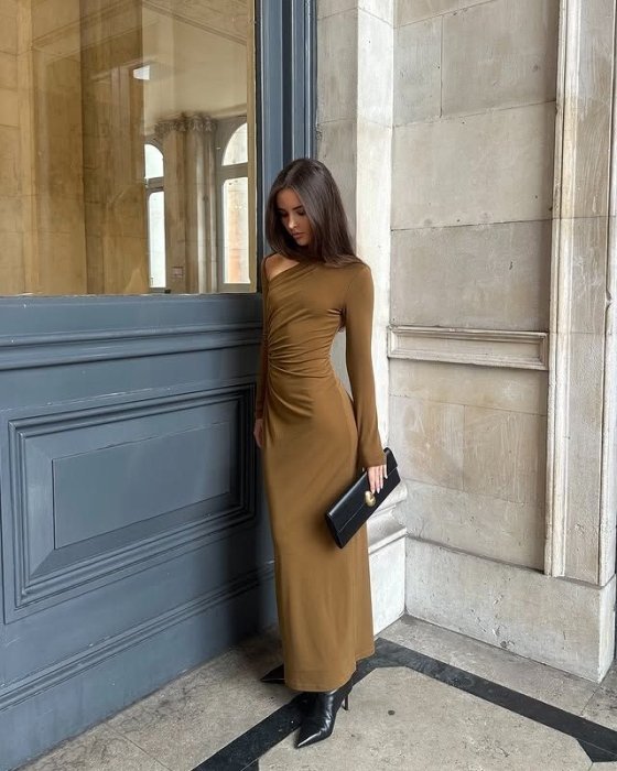 Стилистка назвала самые трендовые платья на осень-2025