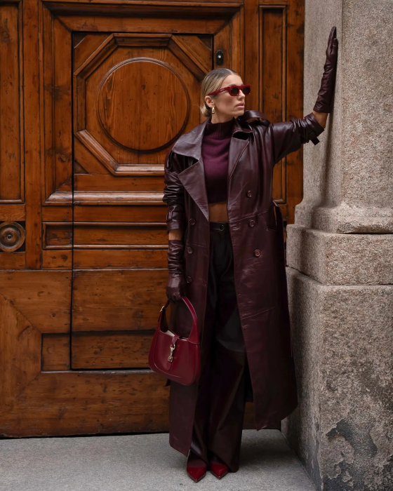 Кожаный женский плащ на осень 2025, фото
