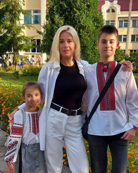 Ольга Дзундза і її діти, фото