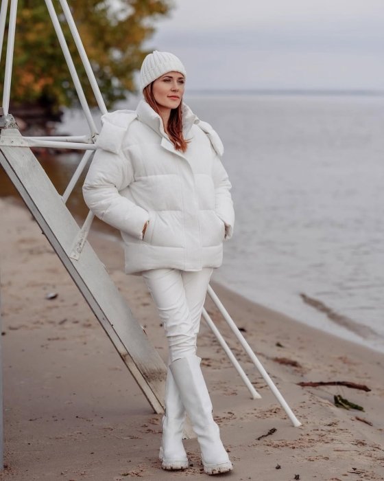 Наталка Денисенко в білому одязі, фото