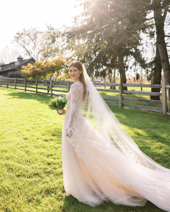 Два платья и огромный торт: появились фото со свадьбы старшей дочери Билла Гейтса - фото №4