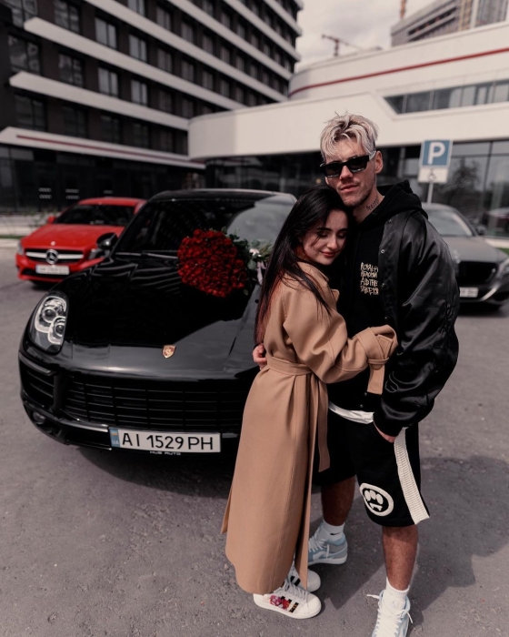 Удивительное совпадение: Волошин подарил жене авто за 2,5 млн грн... перед запуском двух новых проектов (ВИДЕО) - фото №1