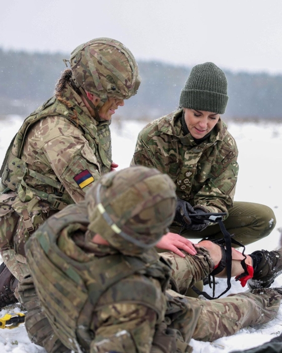 Кейт Миддлтон посетила полигон, где проходят обучение украинские военные - фото №3