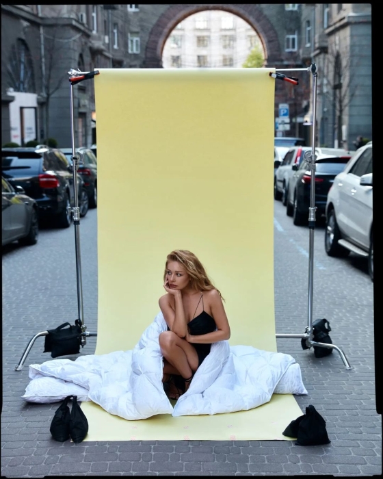 Тина Кароль перезаписала клип на песню "Honey & МЕД" после скандала с россиянами (ВИДЕО) - фото №1
